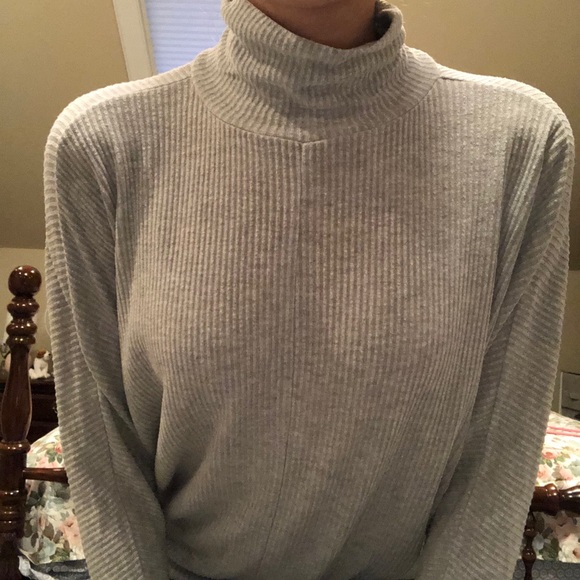 Cute lightweight turtleneck - Picture 2 of 2